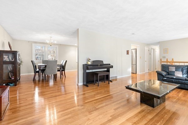 19 Osgood St