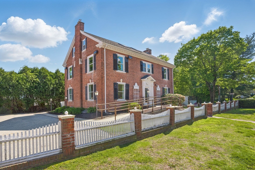 6 Windsor St