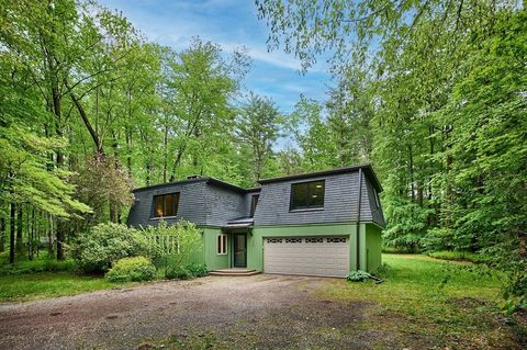 88 High Point Dr Amherst MA 01002