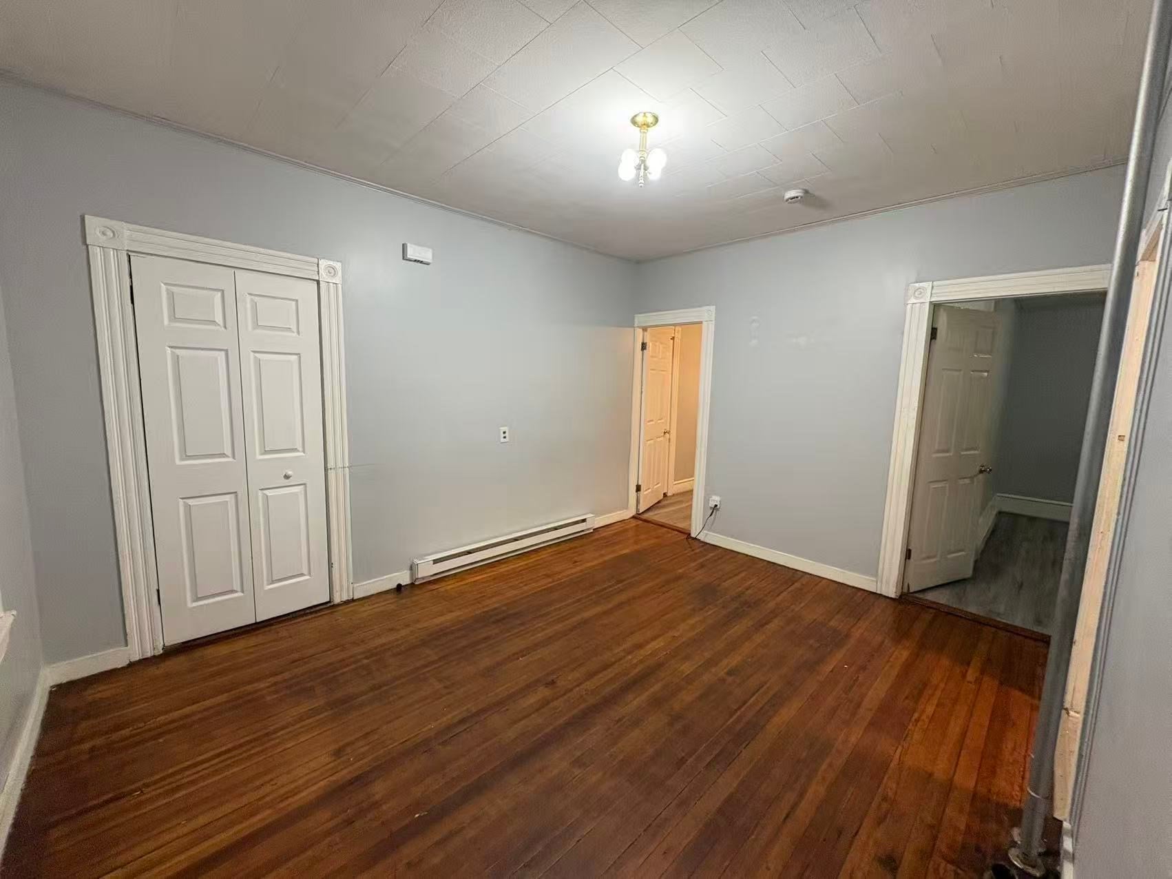 534 William St FL1/N