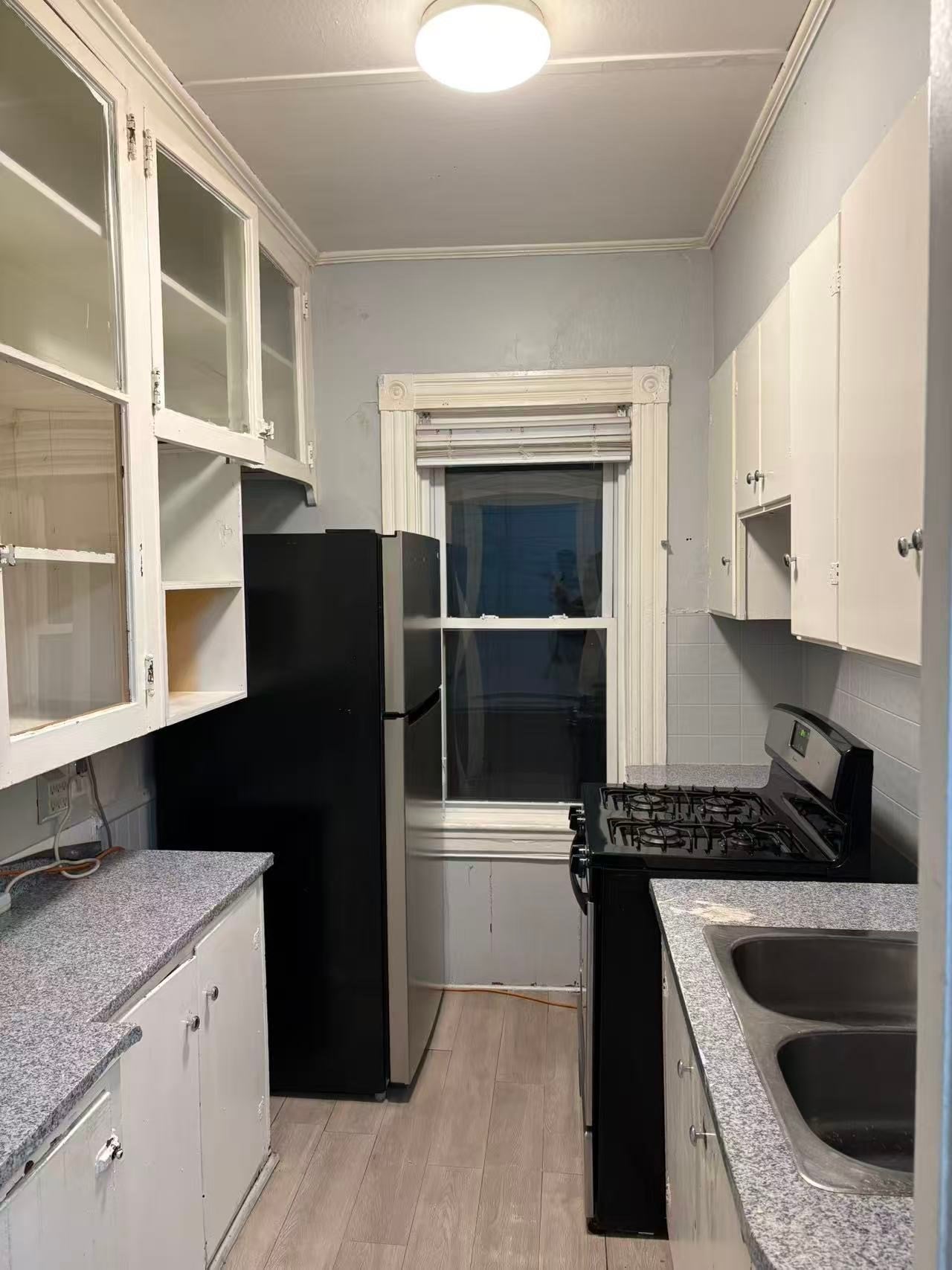 534 William St FL1/N
