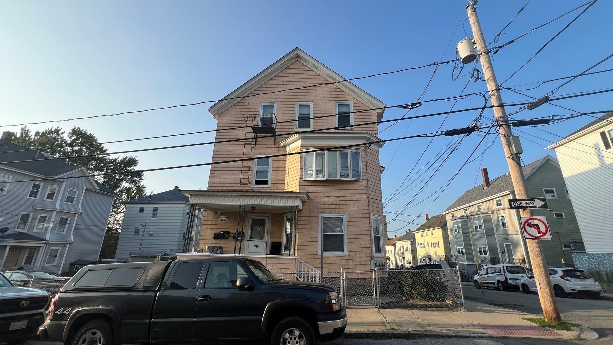 534 William St FL1/N