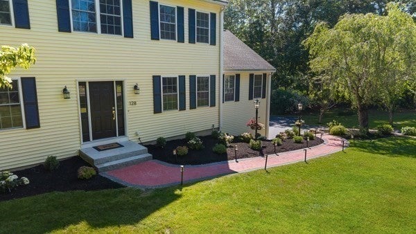 128 Memorial Dr