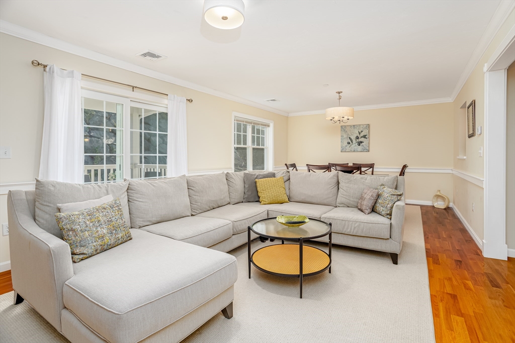 1221 Hazelwood Way 1221