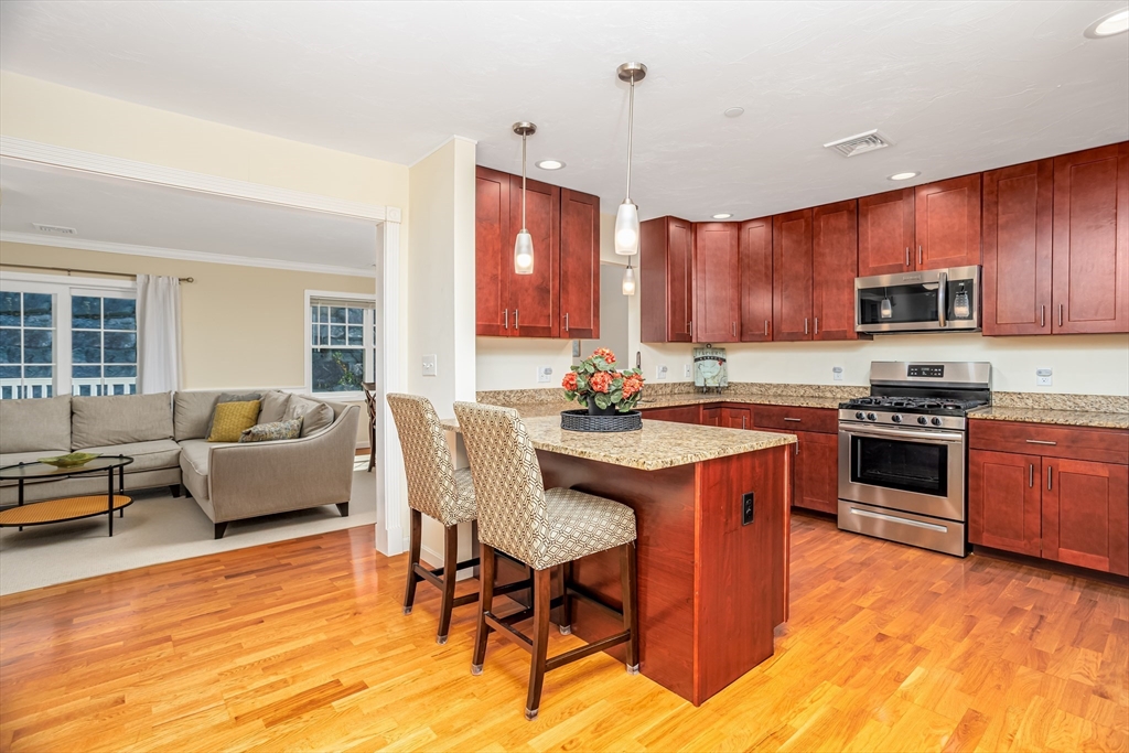 1221 Hazelwood Way 1221