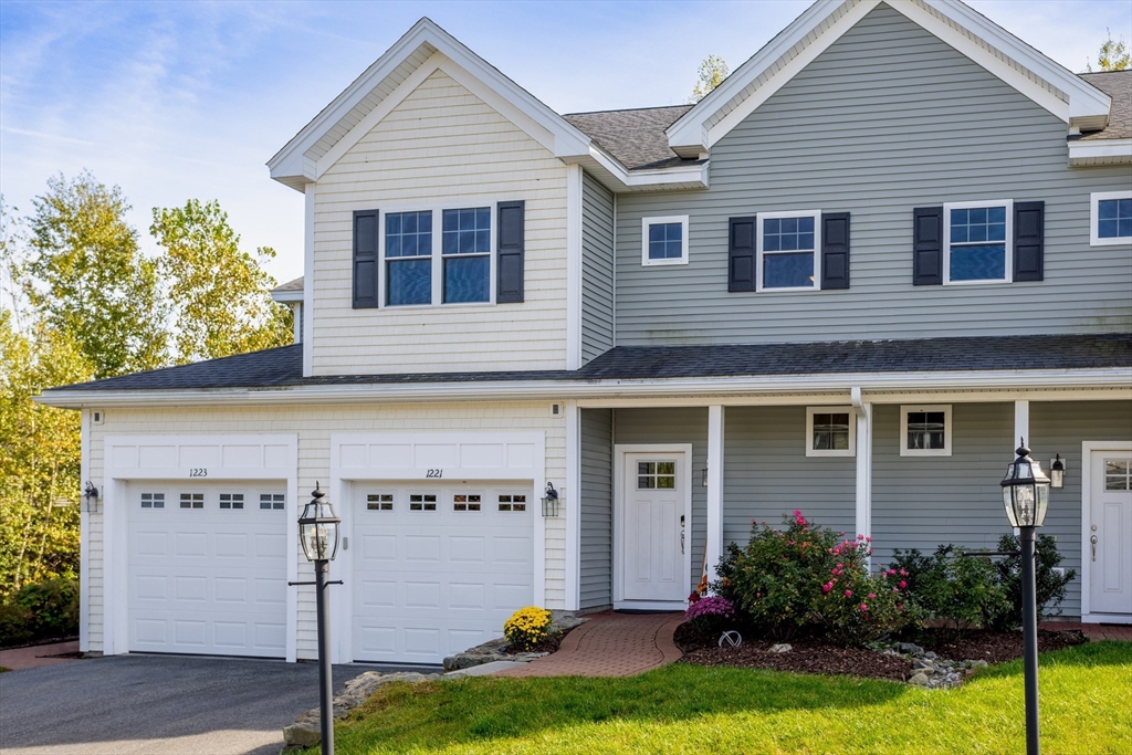 1221 Hazelwood Way 1221