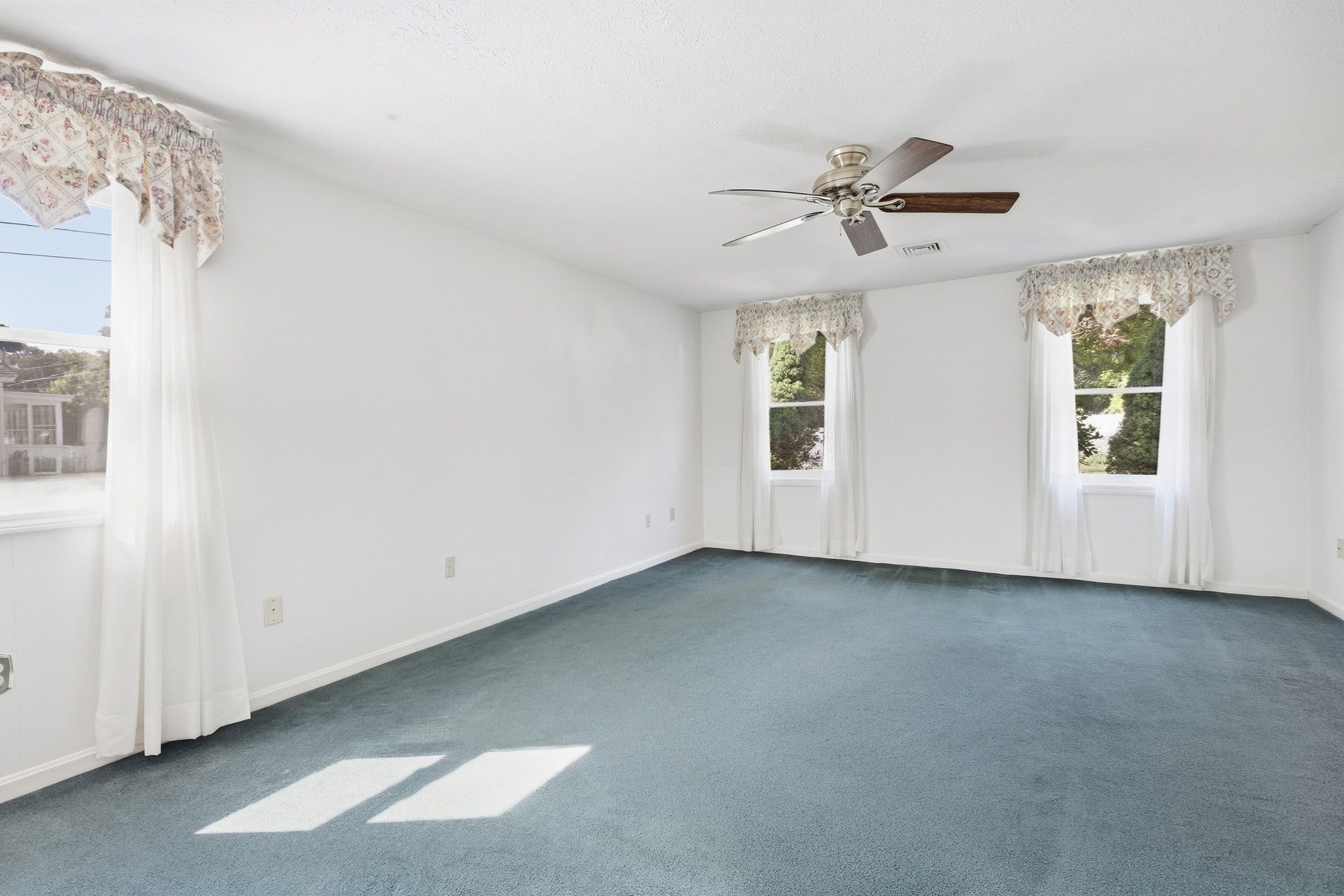 20 Elm St, Dracut, MA, 20 Elm St, Dracut, MA Photo #21