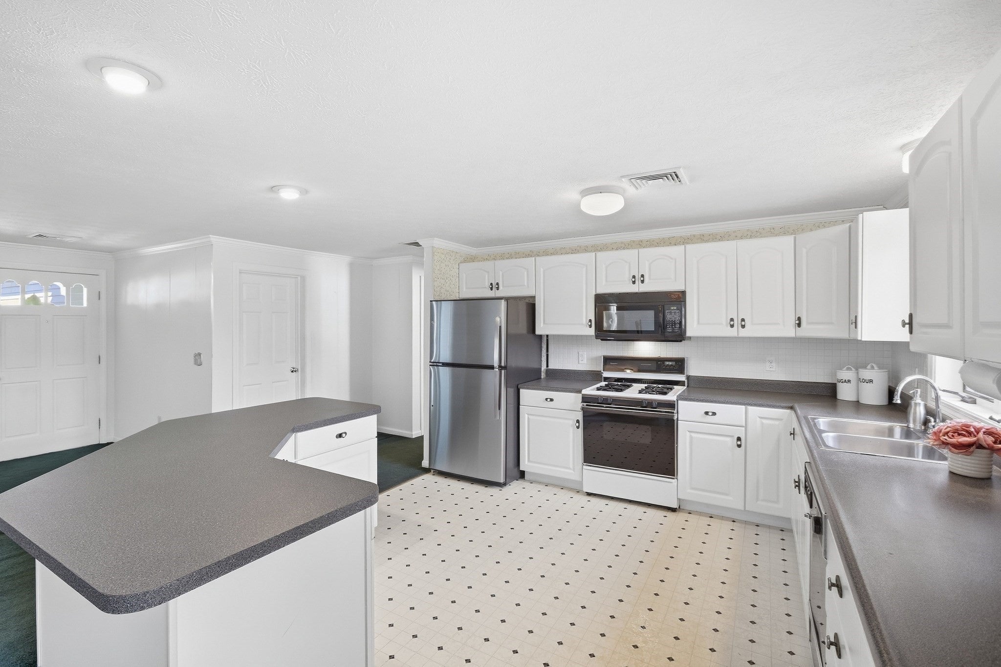 20 Elm St, Dracut, MA, 20 Elm St, Dracut, MA Photo #17