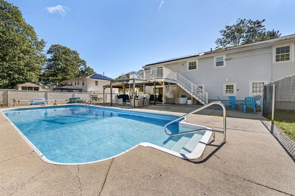 Saugus, Massachusetts 01906, United States, 4 Bedrooms Bedrooms, ,2 BathroomsBathrooms,Residential,Active,232055