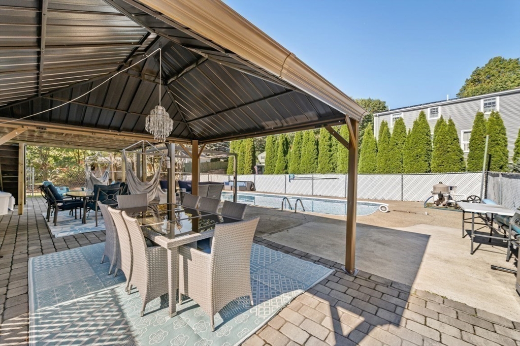 Saugus, Massachusetts 01906, United States, 4 Bedrooms Bedrooms, ,2 BathroomsBathrooms,Residential,Active,232055