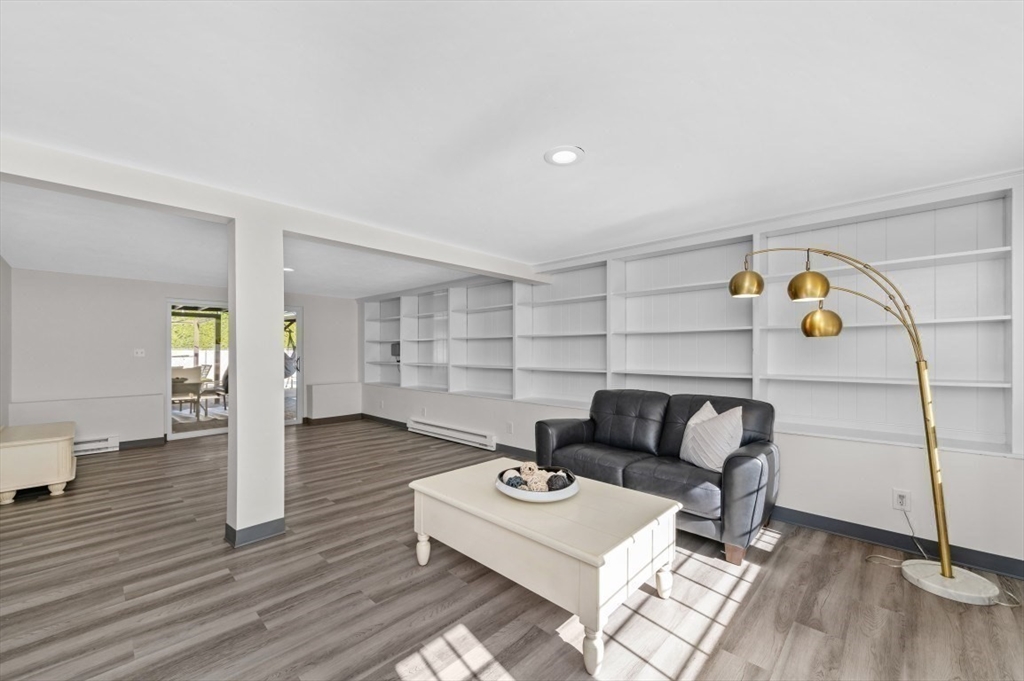 Saugus, Massachusetts 01906, United States, 4 Bedrooms Bedrooms, ,2 BathroomsBathrooms,Residential,Active,232055