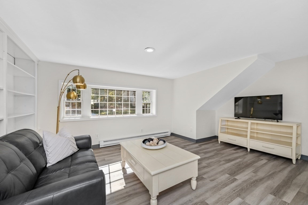 Saugus, Massachusetts 01906, United States, 4 Bedrooms Bedrooms, ,2 BathroomsBathrooms,Residential,Active,232055