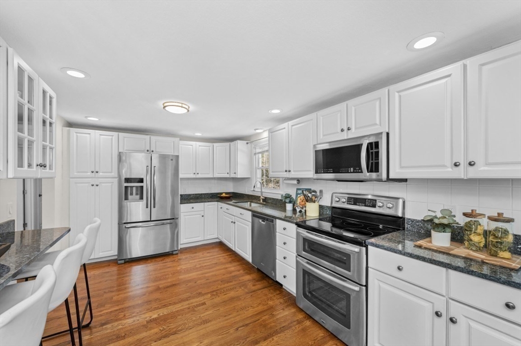 Saugus, Massachusetts 01906, United States, 4 Bedrooms Bedrooms, ,2 BathroomsBathrooms,Residential,Active,232055