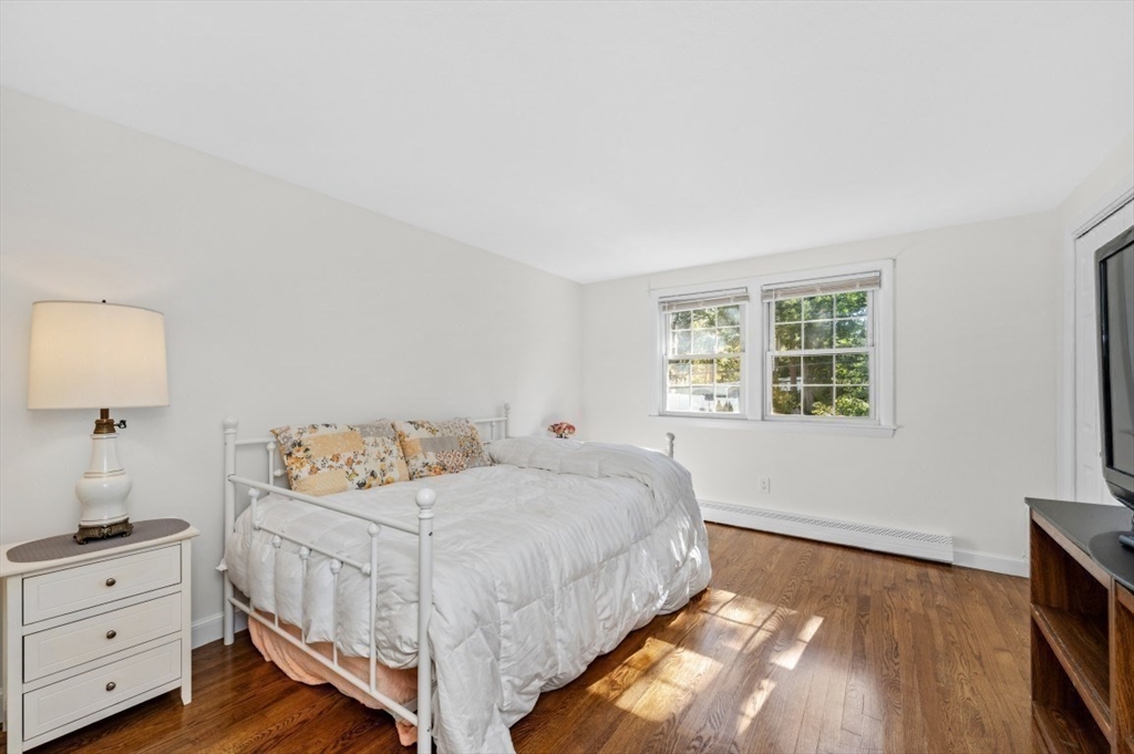 Saugus, Massachusetts 01906, United States, 4 Bedrooms Bedrooms, ,2 BathroomsBathrooms,Residential,Active,232055