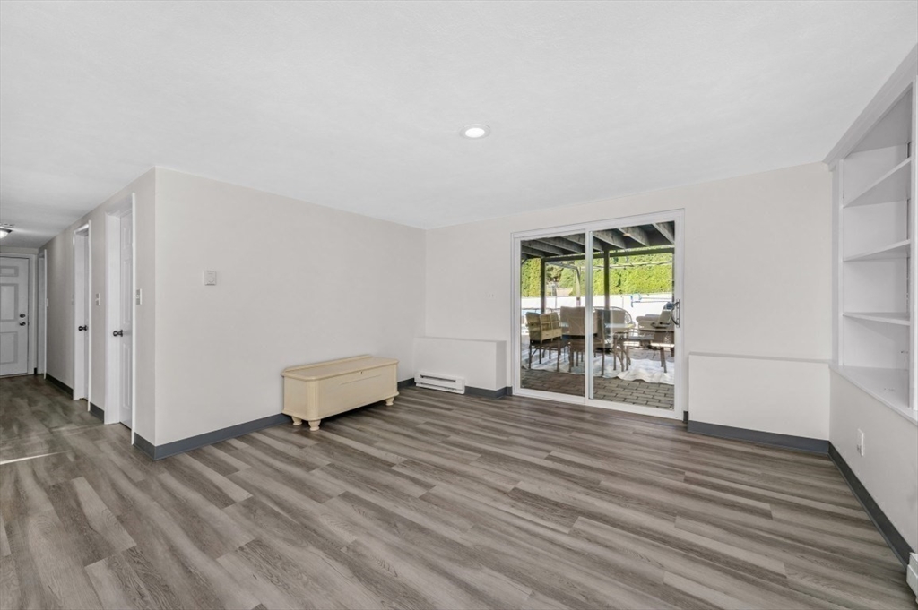 Saugus, Massachusetts 01906, United States, 4 Bedrooms Bedrooms, ,2 BathroomsBathrooms,Residential,Active,232055