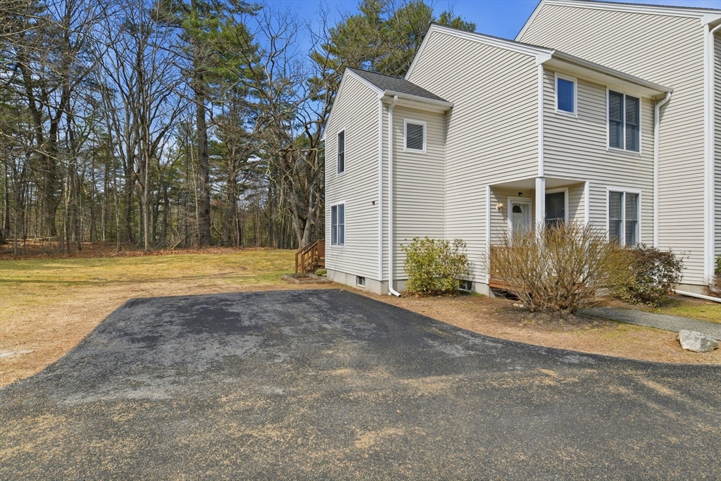 10 Meadowbrook Ct 10