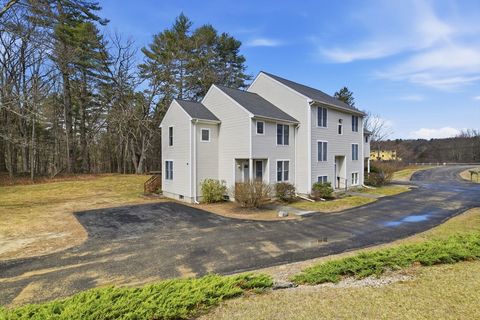 10 Meadowbrook Ct 10 Oxford MA 01540