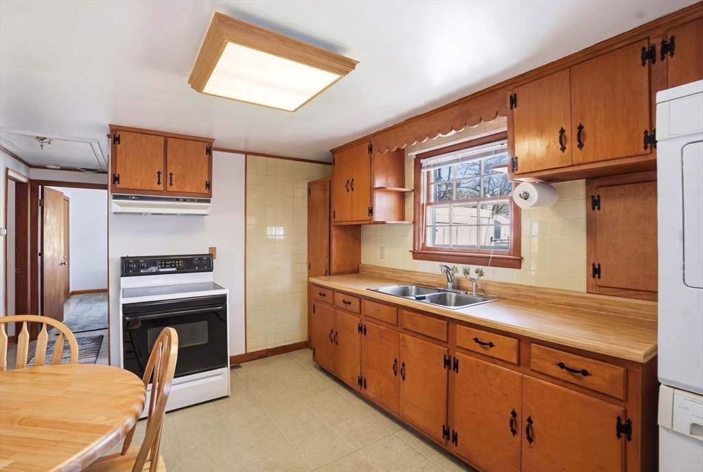 28 Pine Grove Rd, Yarmouth, MA Photo #16