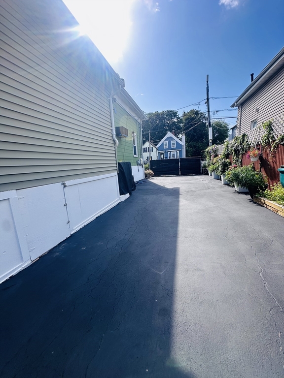 10 Marianna St