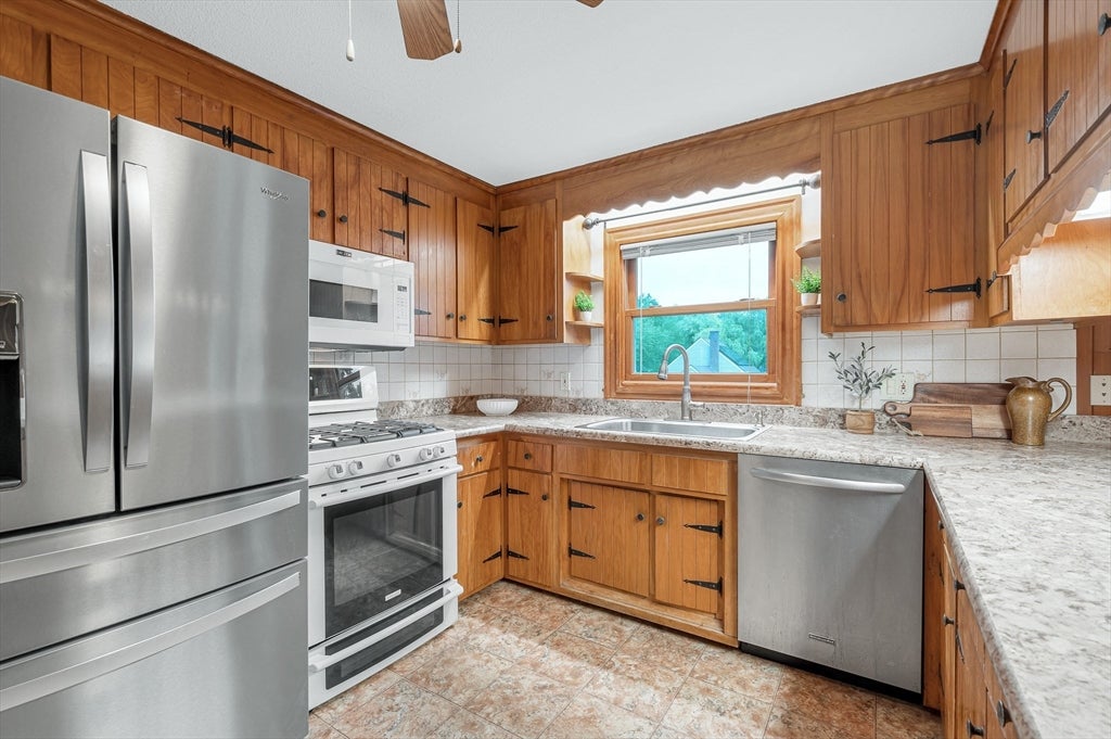 19 Cochrane Cir, Methuen, MA, 19 Cochrane Cir, Methuen, MA Photo #10