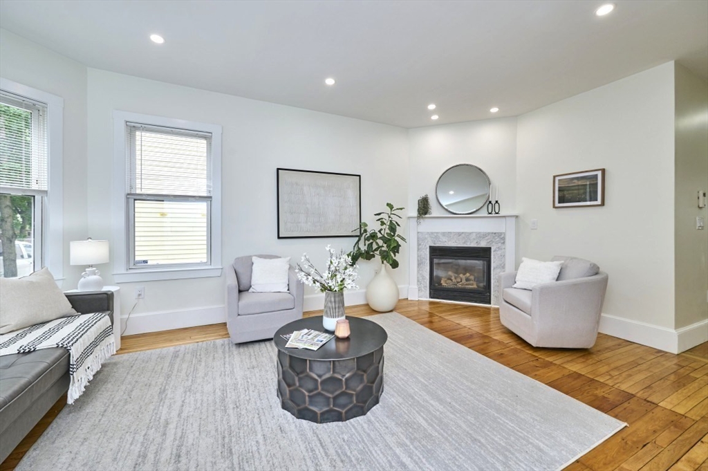 363 Cardinal Medeiros Ave 363