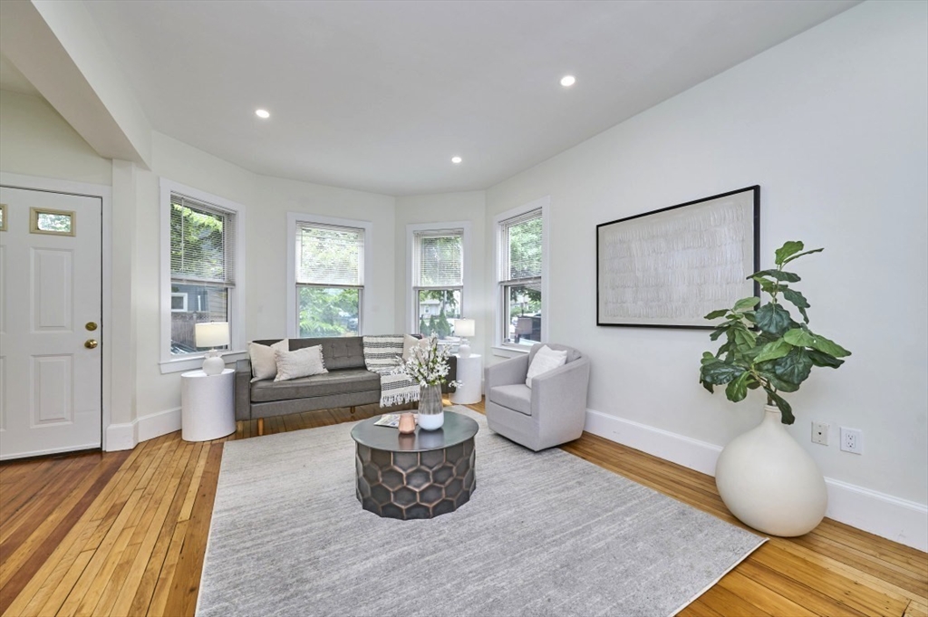 363 Cardinal Medeiros Ave 363