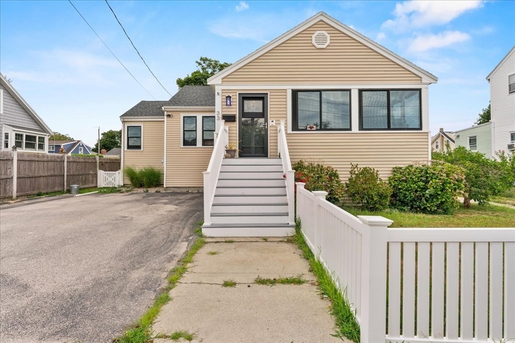 33 D St