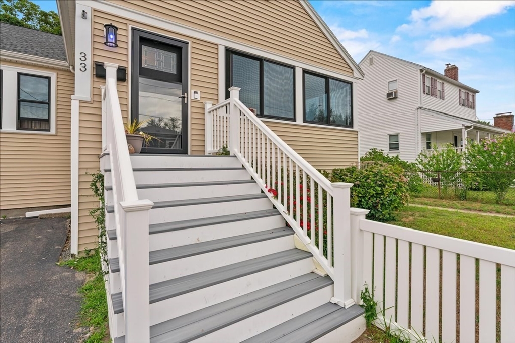 33 D St