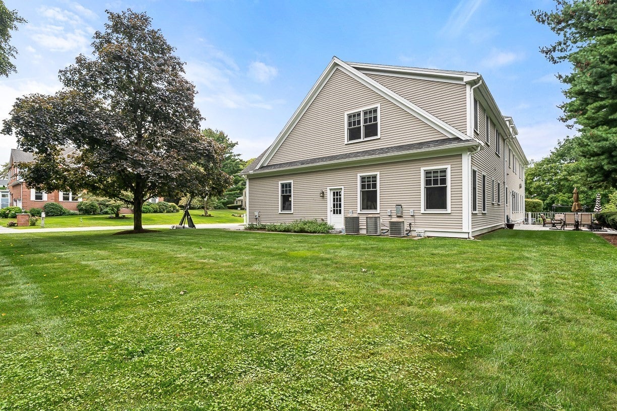 37 Mayflower Road, Winchester, MA, 37 Mayflower Road, Winchester, MA Photo #4