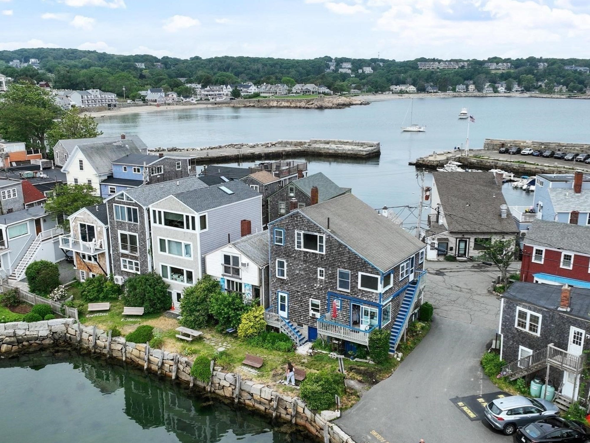 13 Bearskin Neck