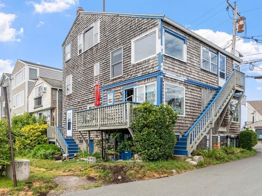 13 Bearskin Neck