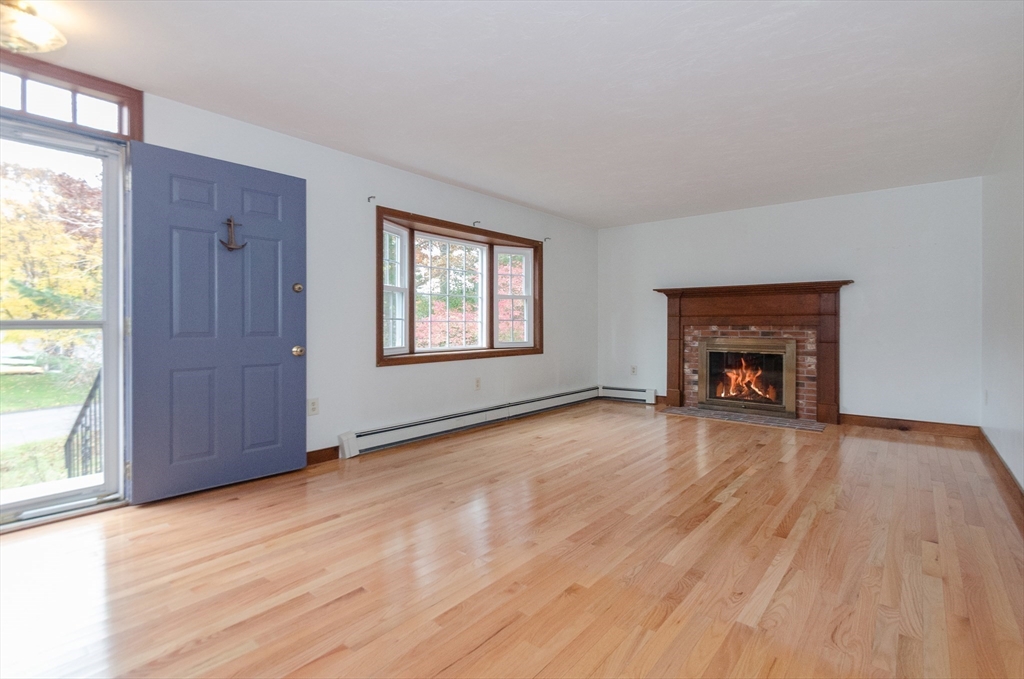 Marion, Massachusetts 02738, United States, 4 Bedrooms Bedrooms, ,2 BathroomsBathrooms,Residential,Active,240804