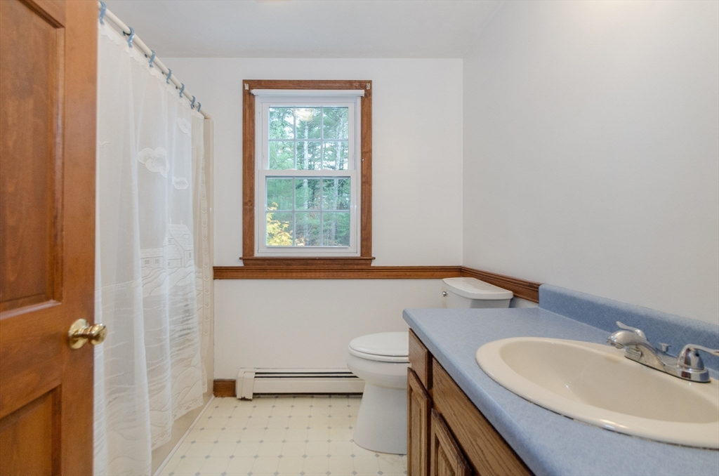 Marion, Massachusetts 02738, United States, 4 Bedrooms Bedrooms, ,2 BathroomsBathrooms,Residential,Active,240804