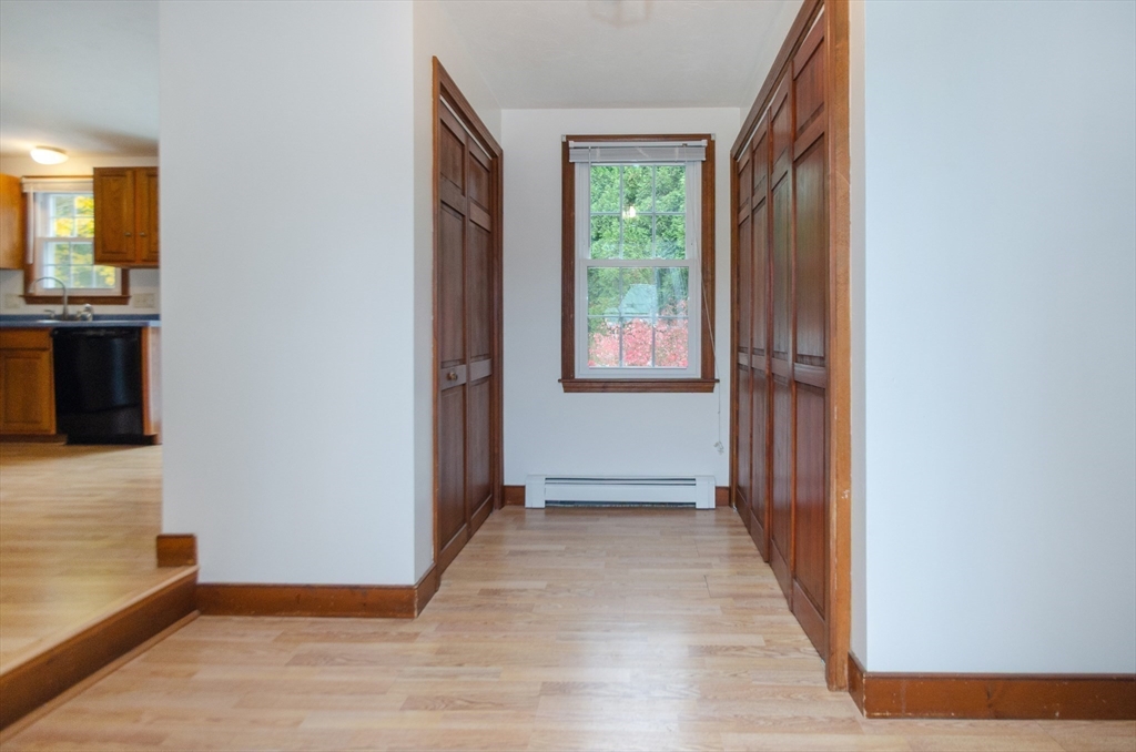 Marion, Massachusetts 02738, United States, 4 Bedrooms Bedrooms, ,2 BathroomsBathrooms,Residential,Active,240804