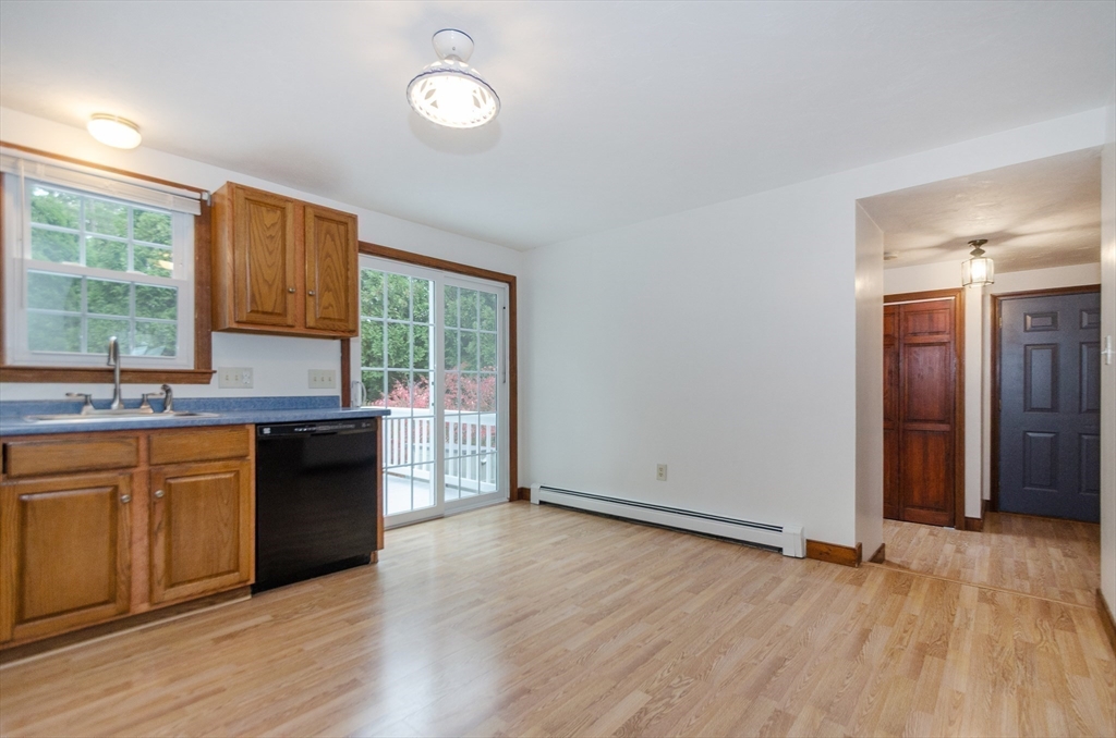 Marion, Massachusetts 02738, United States, 4 Bedrooms Bedrooms, ,2 BathroomsBathrooms,Residential,Active,240804