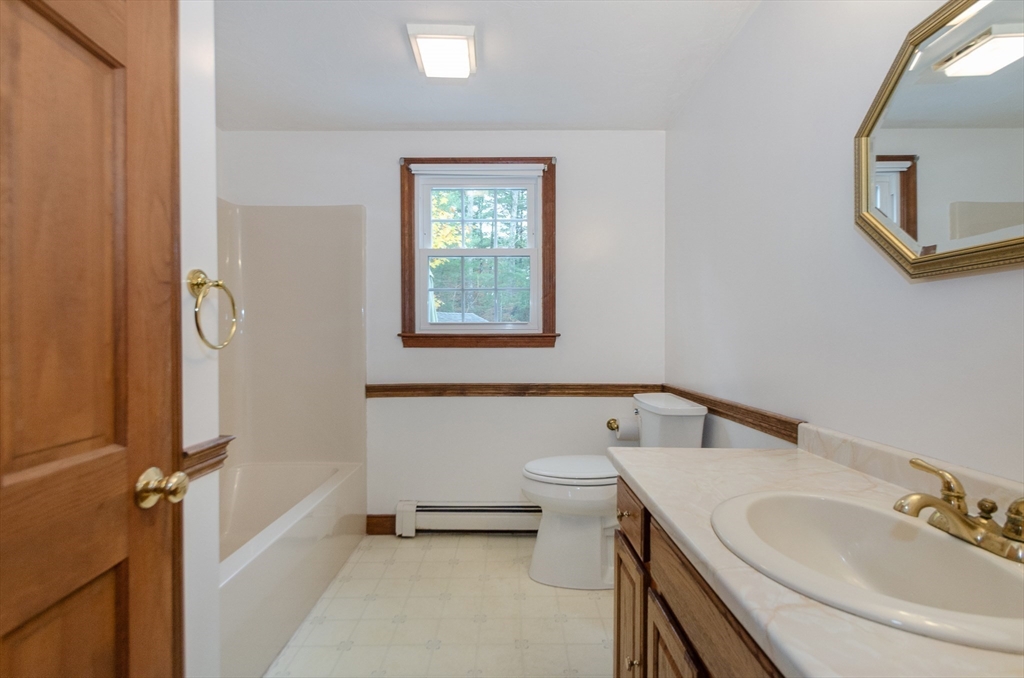 Marion, Massachusetts 02738, United States, 4 Bedrooms Bedrooms, ,2 BathroomsBathrooms,Residential,Active,240804