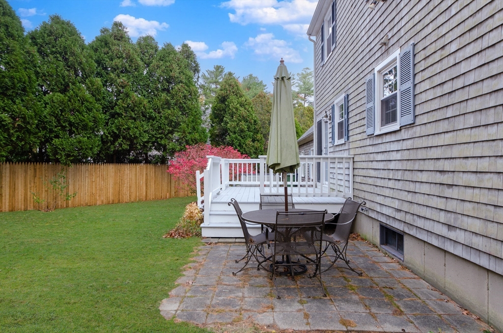 Marion, Massachusetts 02738, United States, 4 Bedrooms Bedrooms, ,2 BathroomsBathrooms,Residential,Active,240804