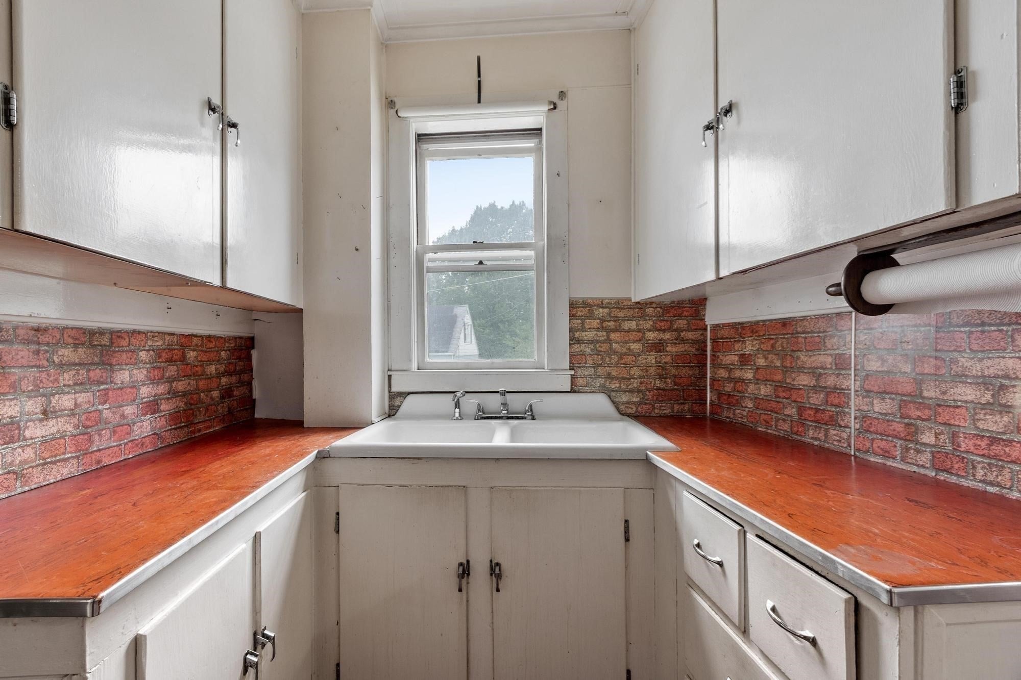 160 Hampshire St, Lowell, MA Photo #15