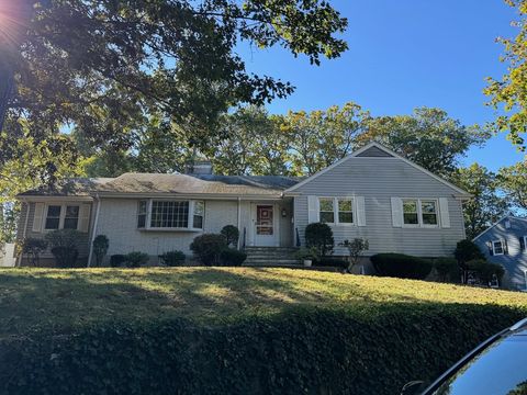 14 Dinanno Rd Stoneham MA 02180