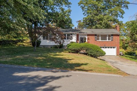 5 Castle Heights Rd Andover MA 01810