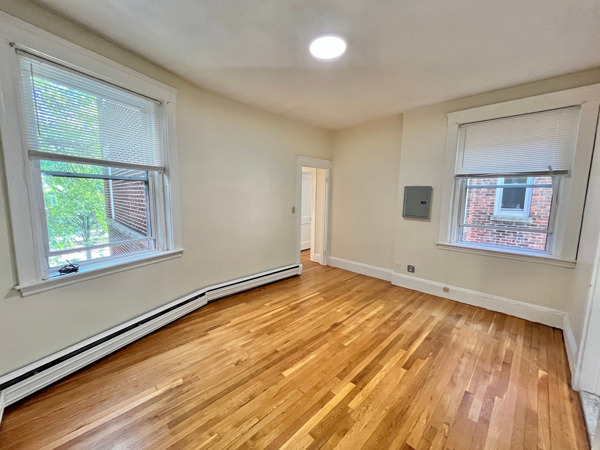 Click for 1725 Commonwealth Avenue #2, Boston, MA slideshow Click for 1725 Commonwealth Avenue #2, Boston, MA slideshow