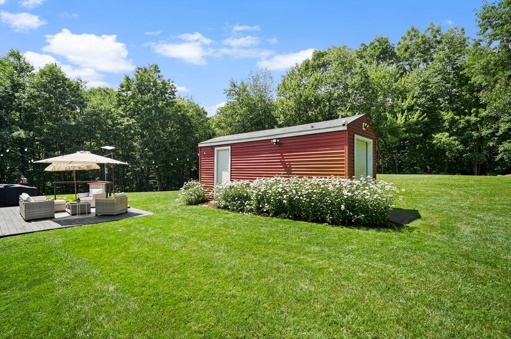 87 Monson Rd