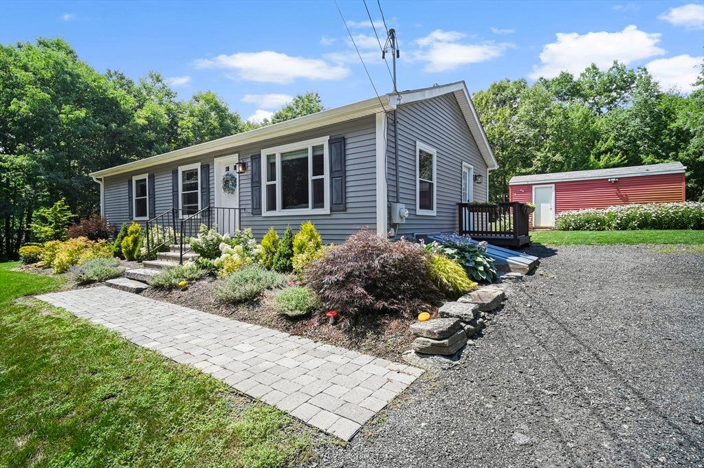 87 Monson Rd