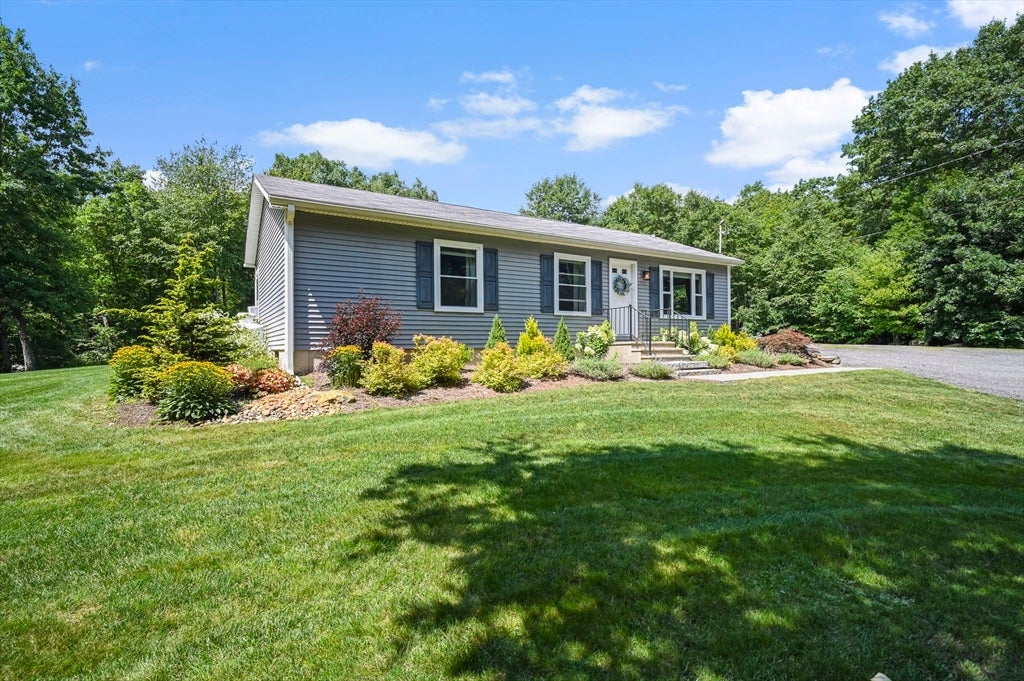 87 Monson Rd
