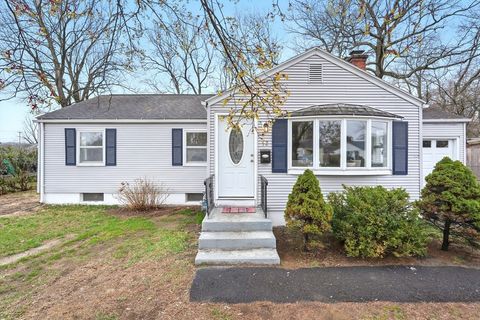 52 Boulay Cir Chicopee MA 01020