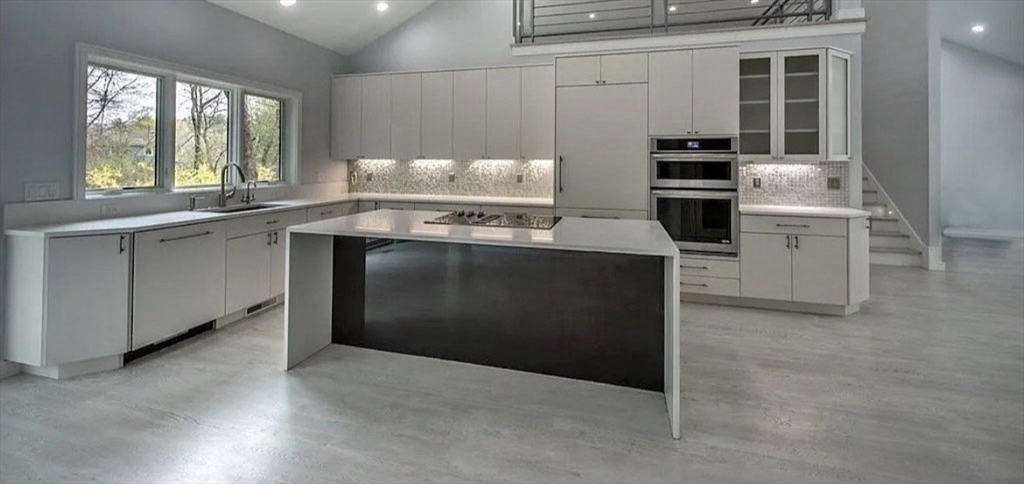 395 W 4th Street 2
