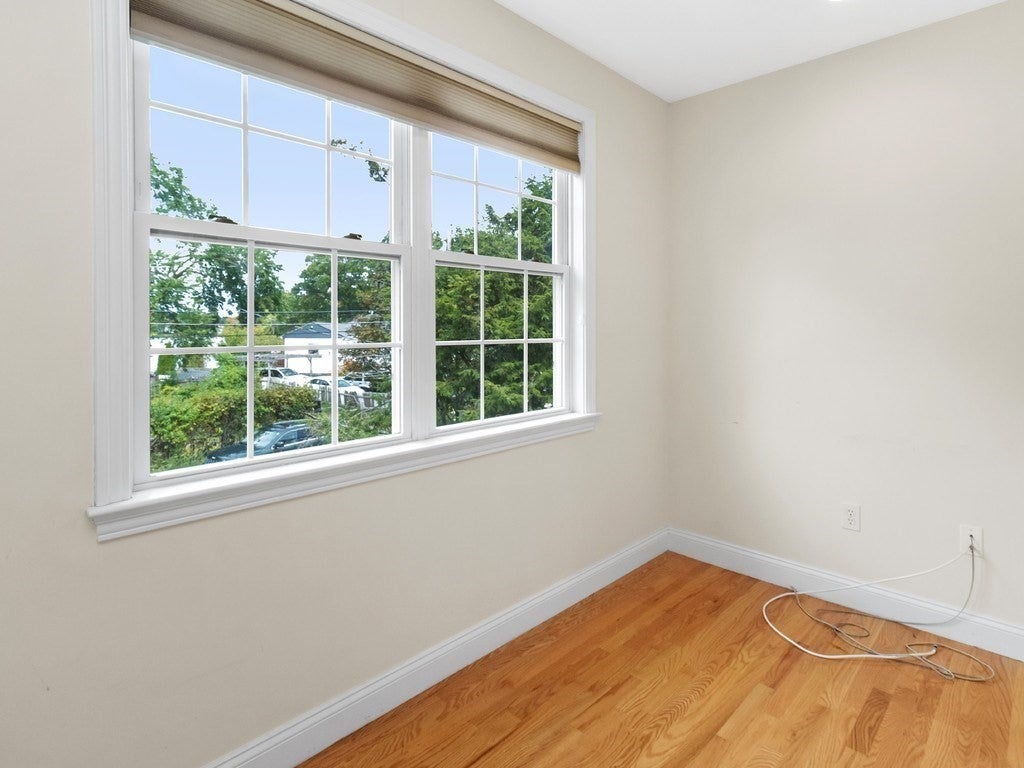 35 Hiawatha Avenue, Waltham, MA Photo #26
