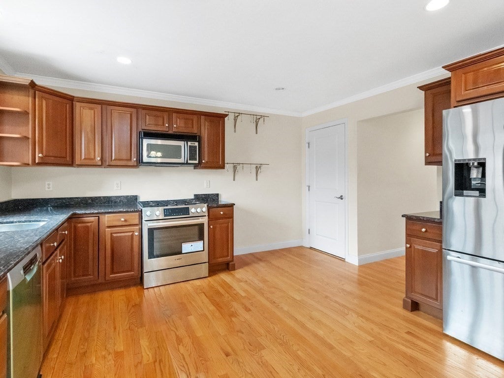 35 Hiawatha Avenue