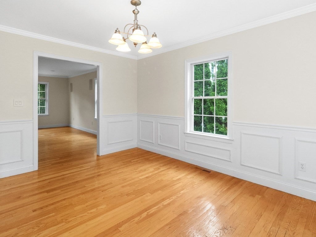 35 Hiawatha Avenue, Waltham, MA Photo #13