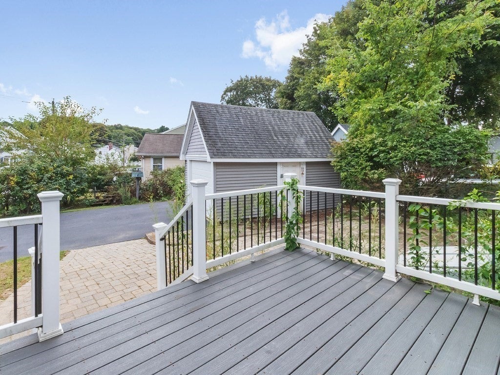 35 Hiawatha Avenue, Waltham, MA Photo #29